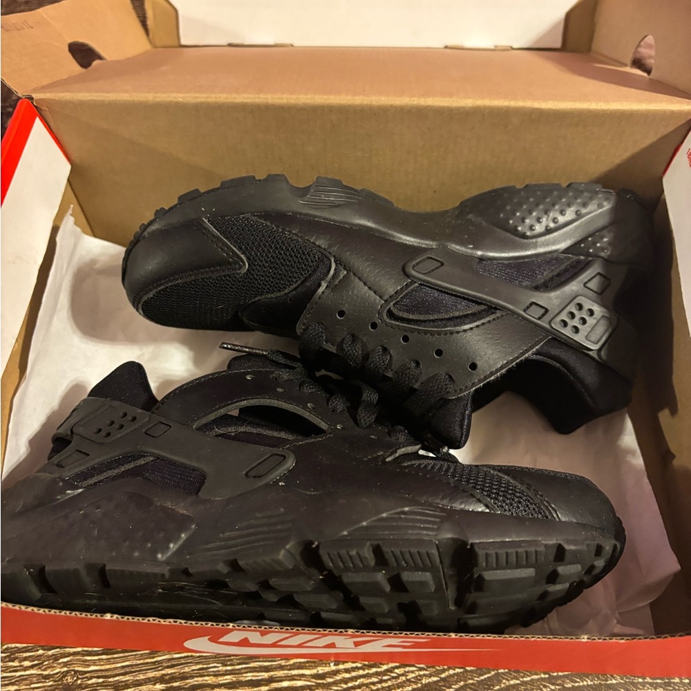 Nike Black Huarache Run Sneakers - Picture 3 of 4